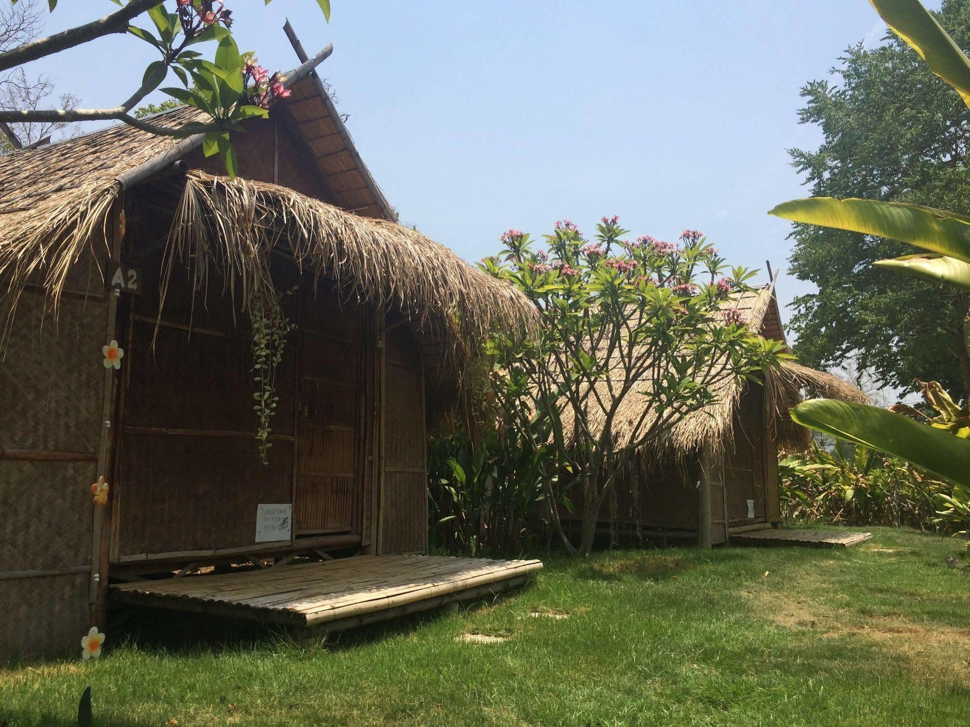 Pai Bamboo Hut Hotel Bagian luar foto